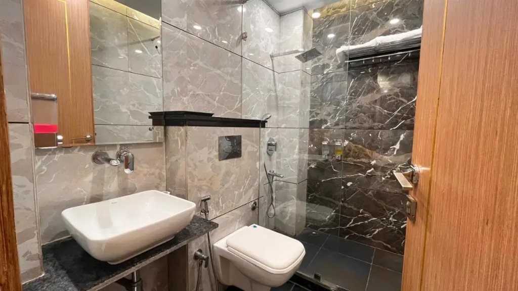 Hotel Keshav Residency - Medicity Gurugram, near Medanta Hospital, Pure Vegetarian