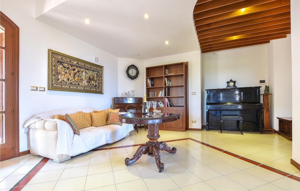 Lovely Home In Acicatena With Wifi