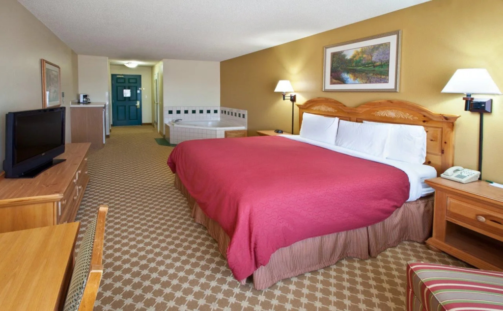 Holiday Inn Express & Suites - Omaha - 120th and Maple by IHG