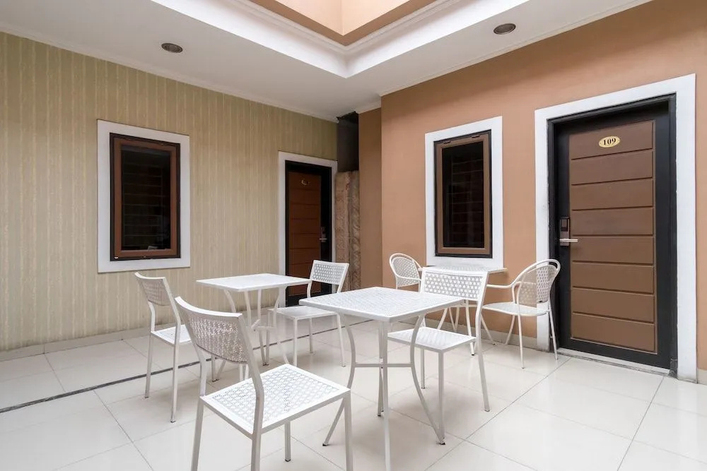 Oyo 1244 Wisma Syariah Aceh House