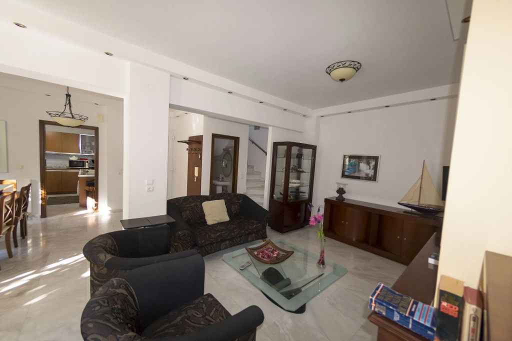 Jiannis House
