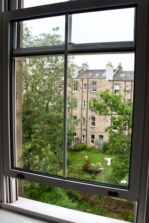 Central 2 Bedroom Flat in Leafy Marchmont