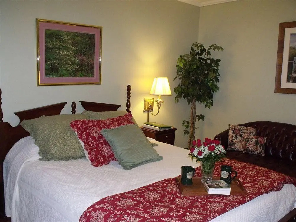Hemlock Inn