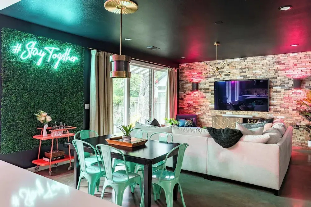 Upstay: Luxe Pool Retreat7 Min to Rainey St