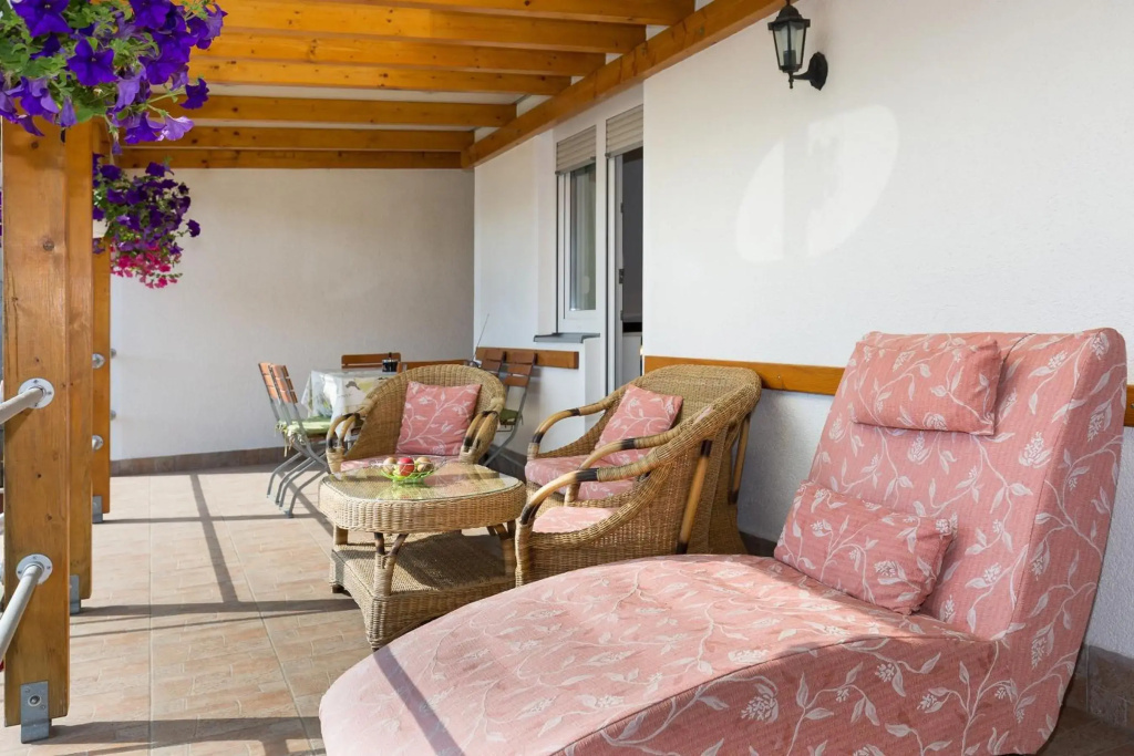Apartment Twisting By The Private Pool