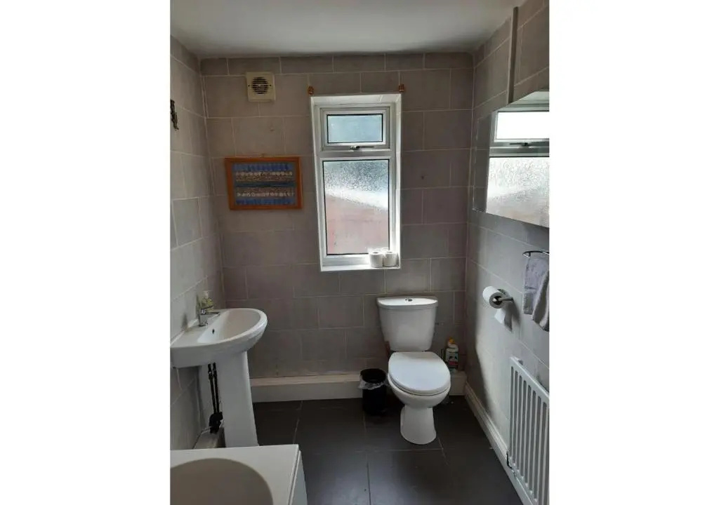 CIean and cozy quiet 3 bedroom house close to NEC and Heartland Hospital best for contractors or families