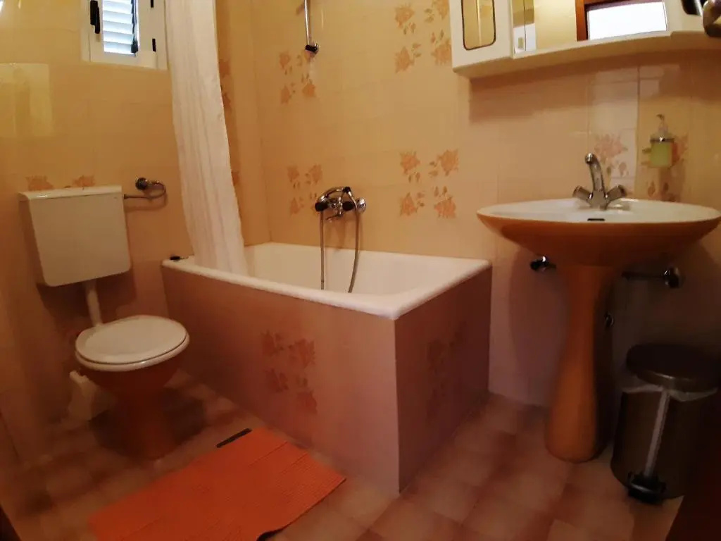 Apartments and Rooms Dobrila