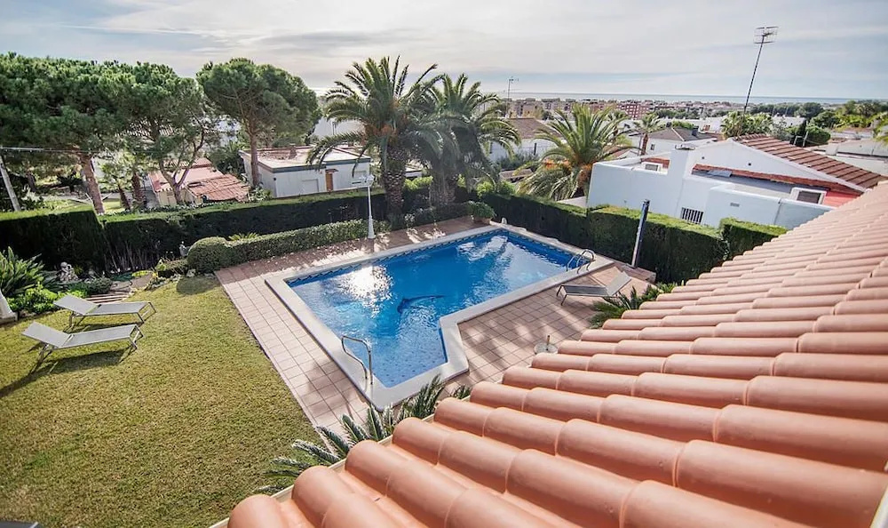 Gallery Villa 650M from the Beach (R81)