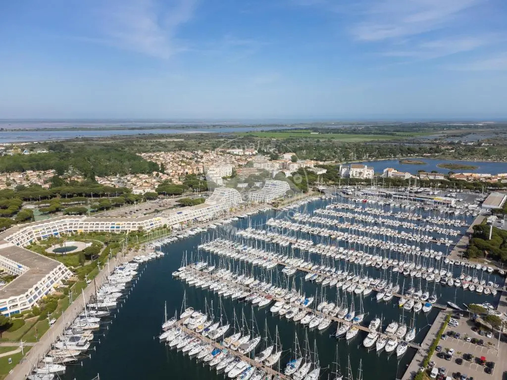 AS4273 - P2 cabine avec jolie vue Port avec piscine