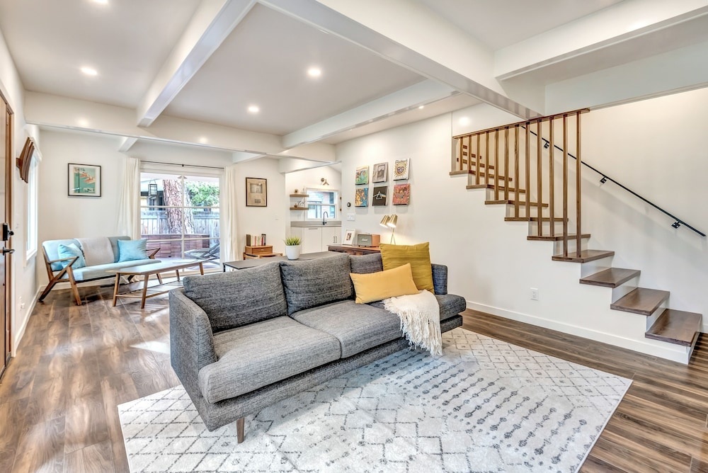 New Listing! Renovated Historic Claypool House 3 Bedroom Home