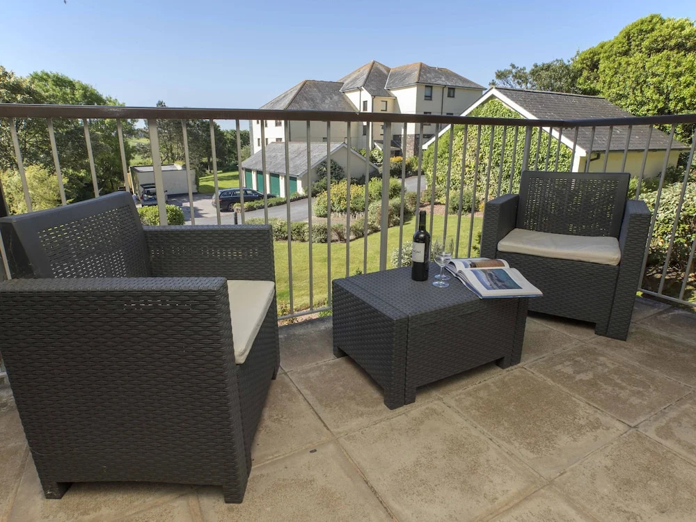 2 Tanworth House
