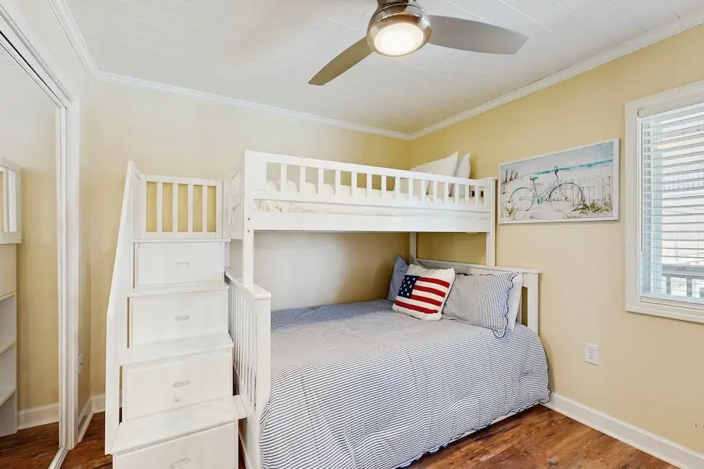 Ocean-view Condo With Pool, Balcony, AC & W/D - Walk to Beach & Near Downtown