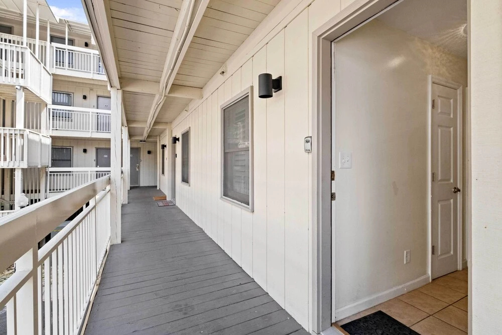 Walk to Bars & Shops: Resort Condo in Hilton Head!