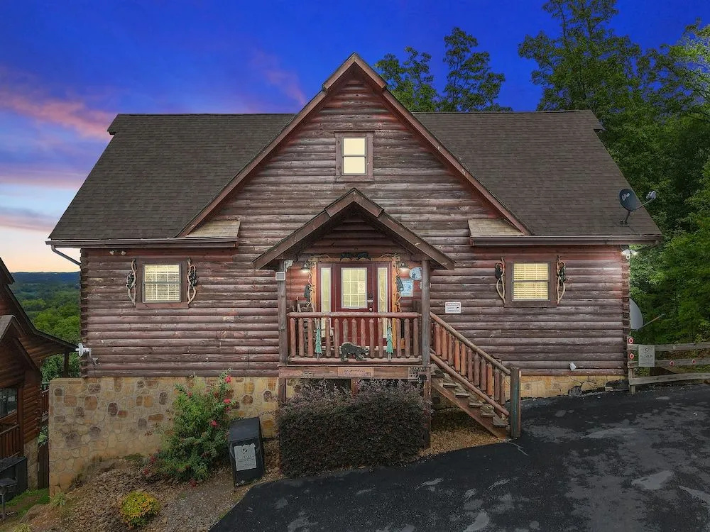 SmokyStays Bears Den Cabin