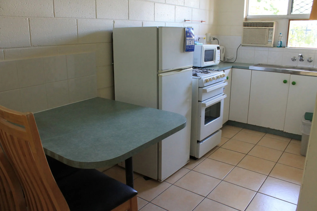 Oasis Inn Apartments