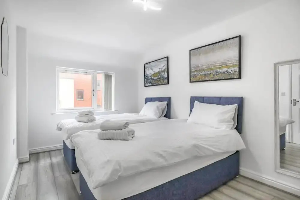 Fast Wi-fi Free Parking 10 Mins to City Centre