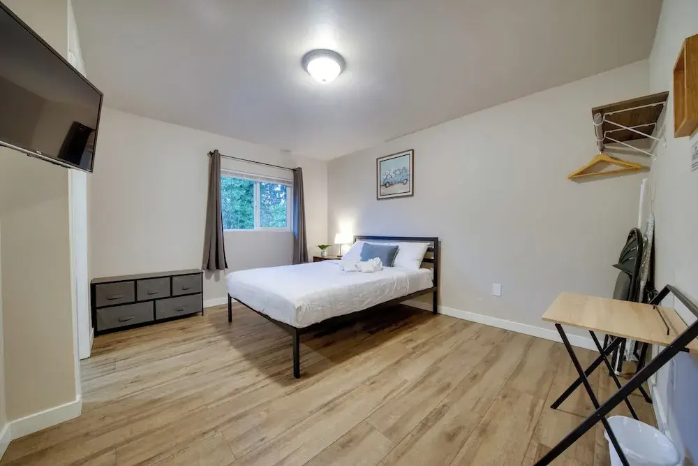 3 Mi to Dtwn Seattle: Large Home w/ Private Deck