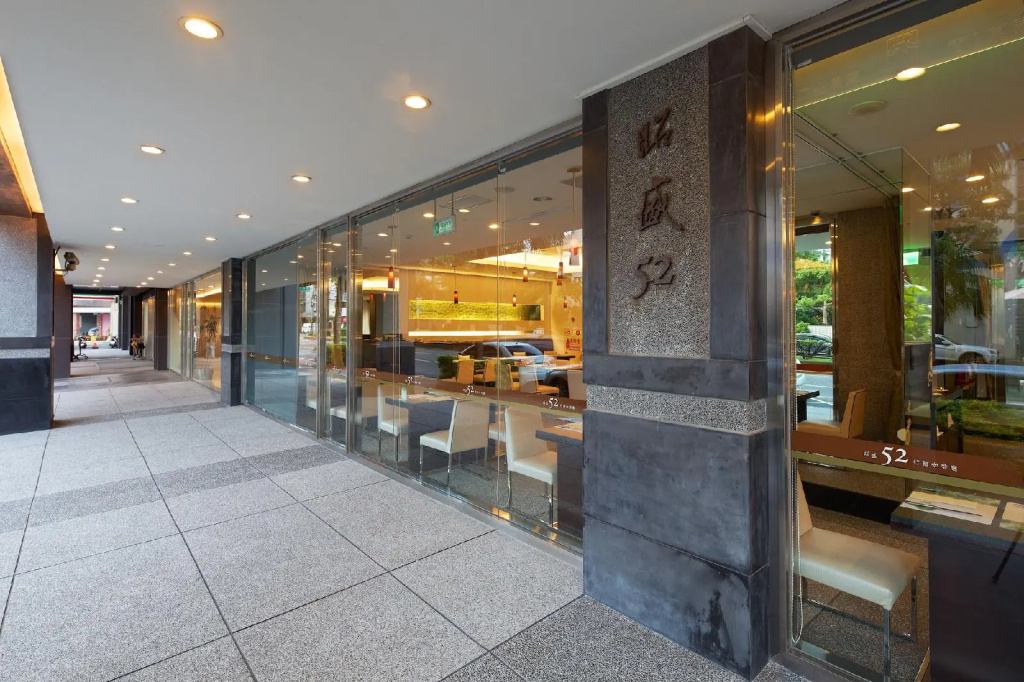 52 Hotel