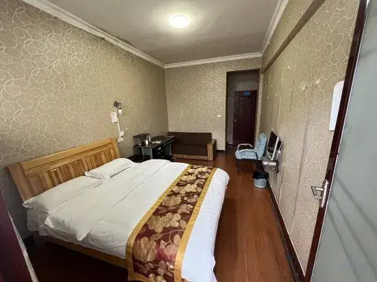 Warm Hotel (State Central Hospital Branch)