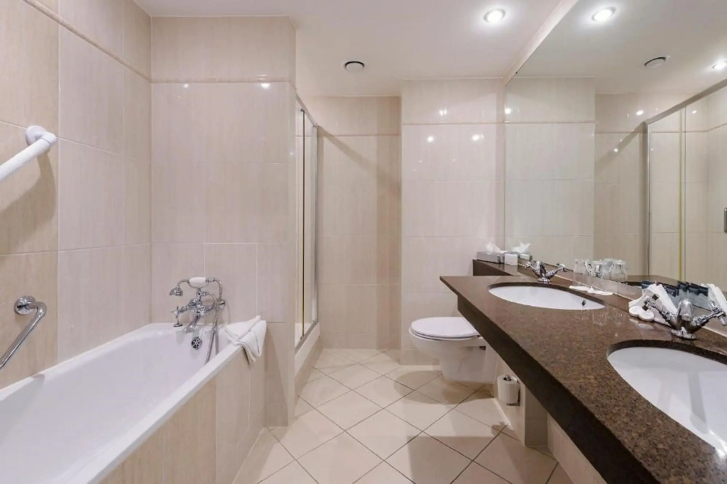 Shearwater Hotel & Spa