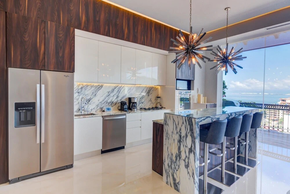 Pier 57 Penthouse 703 Romantic Zone Spectacular Ocean Views