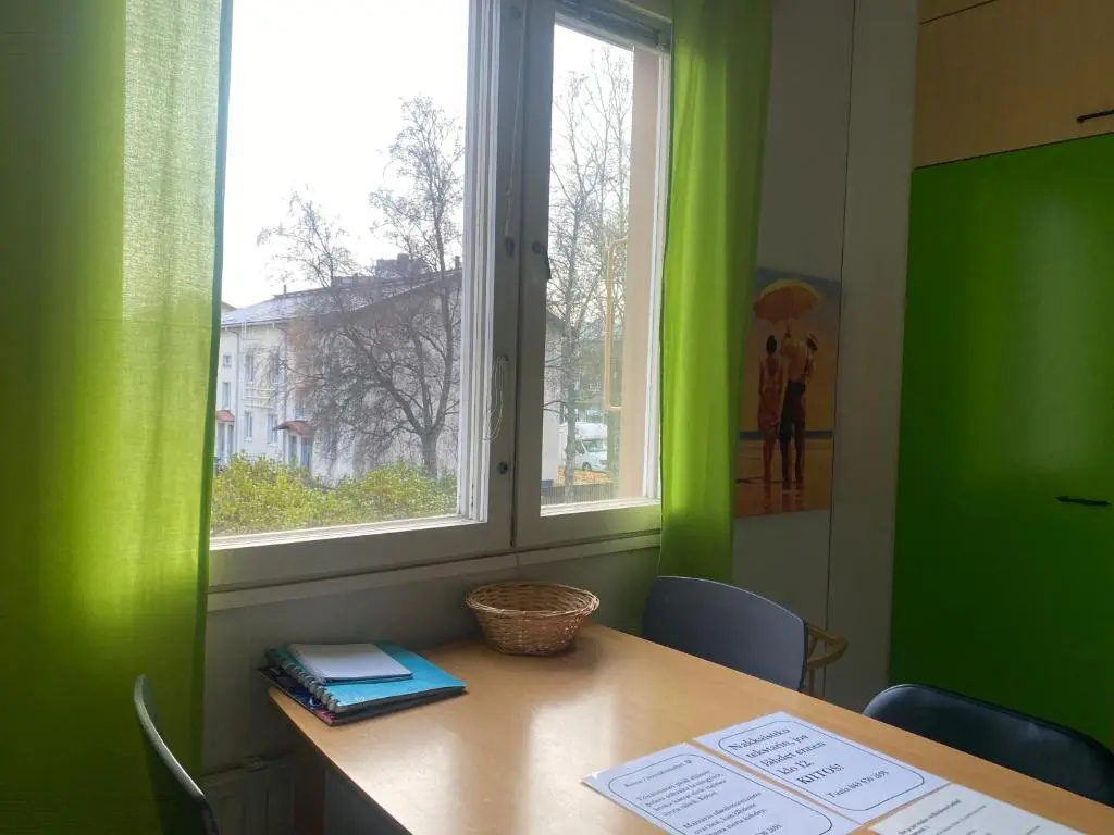 Värikäs puutalokaksio 1-6 hlölle, ilm parkit