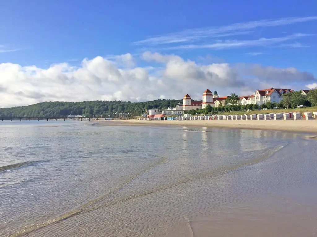 Villa "Atlantic" in Binz - WG 6 mit Balkon und seitlichem Meerblick