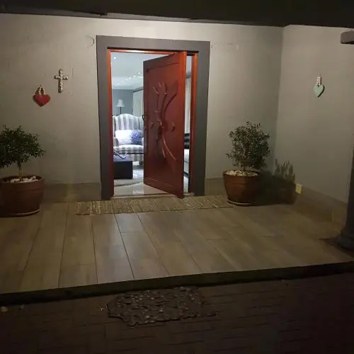Dinaledi House