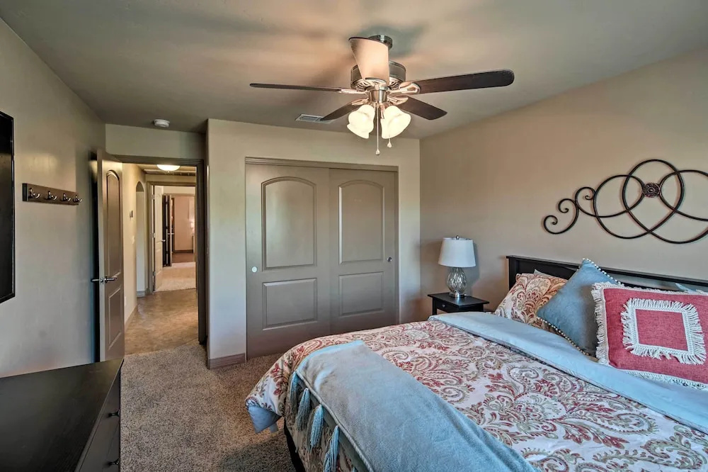 Pool, Hot Tub & Lake Views: Lake Havasu Home!