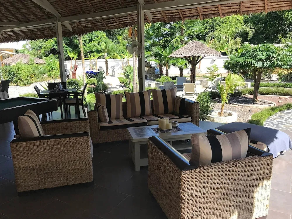 Wonderful Poolside Bungalow Perfect for 2 People