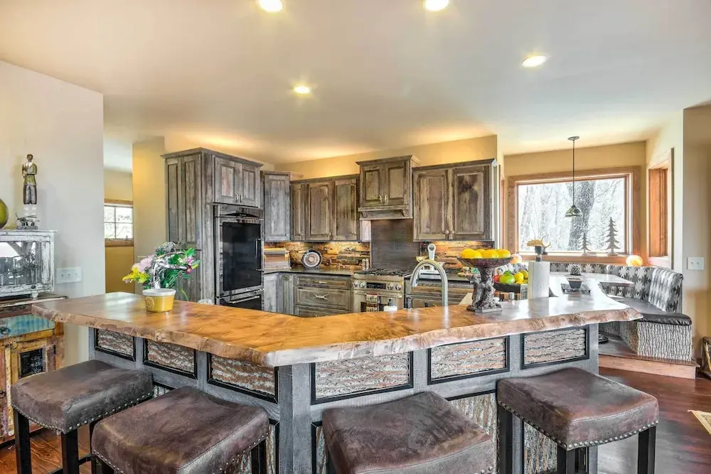 6 Mi to Sapphire Ski! Mtn-view Gem w/ Resort Perks