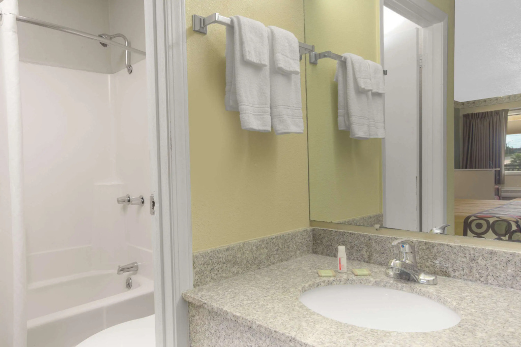 Super 8 by Wyndham Shreveport