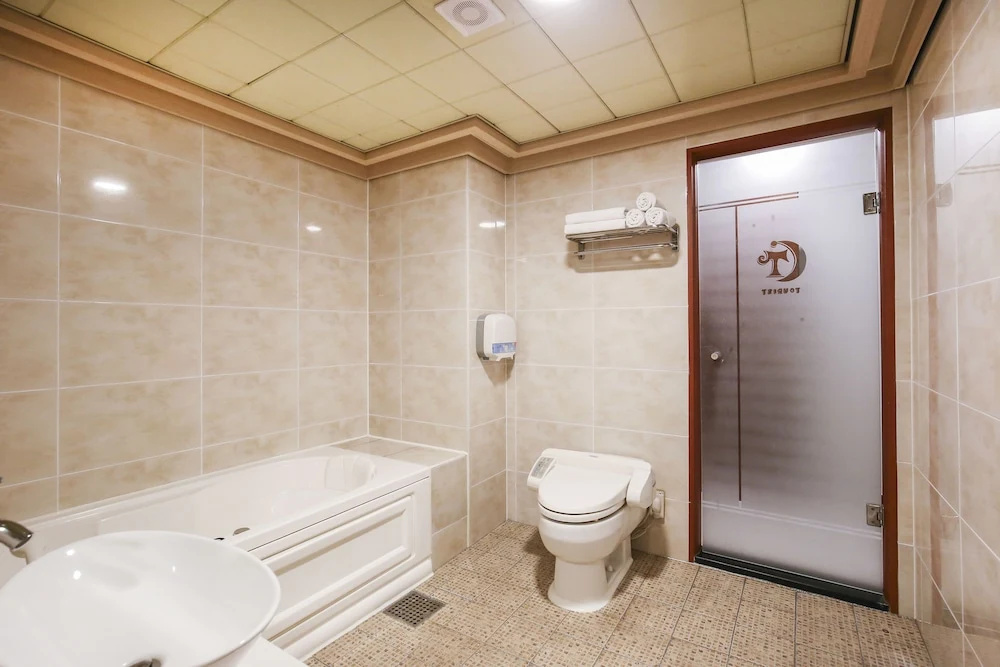 Themepark Tourist Hotel