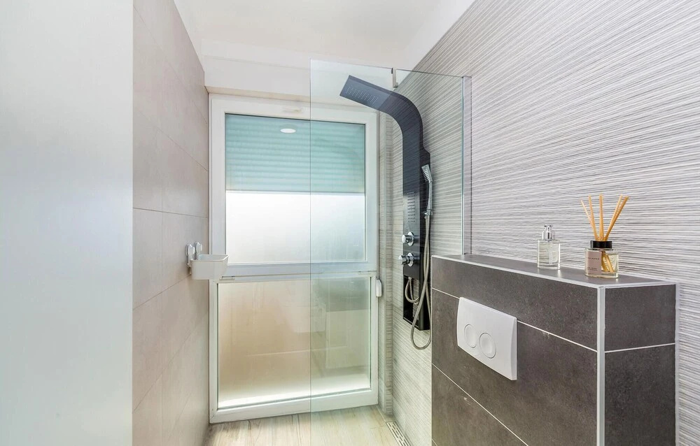 Amazing Home in Njivice With Outdoor Swimming Pool, Wifi and Outdoor Swimming Pool