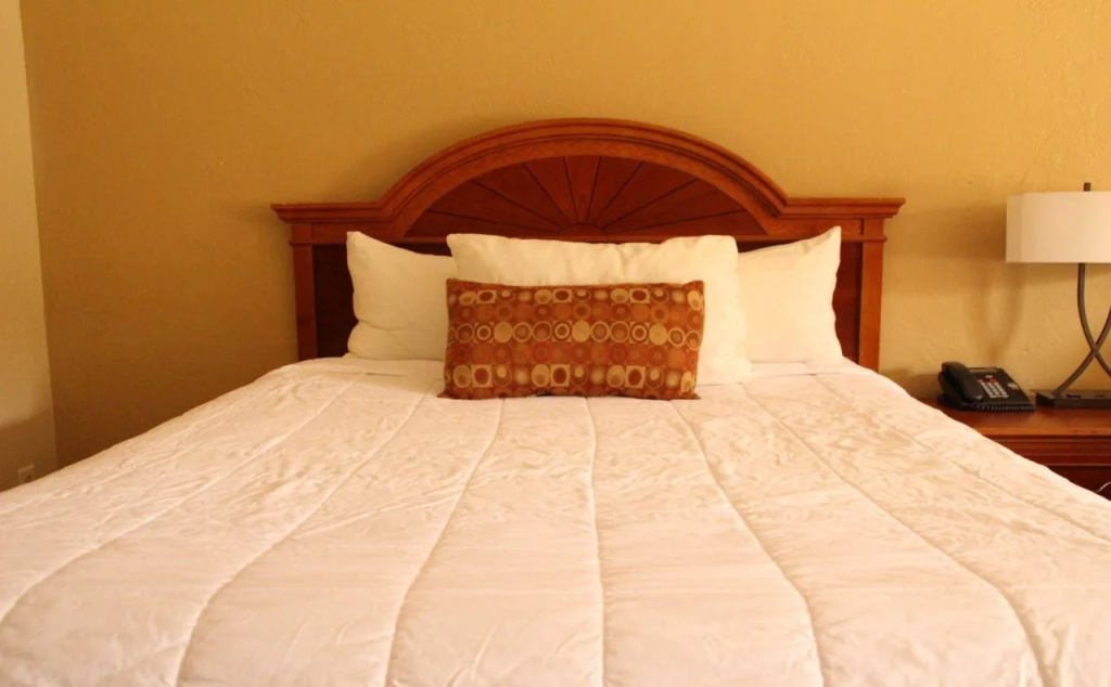 Crystal Cove Riverfront Resort