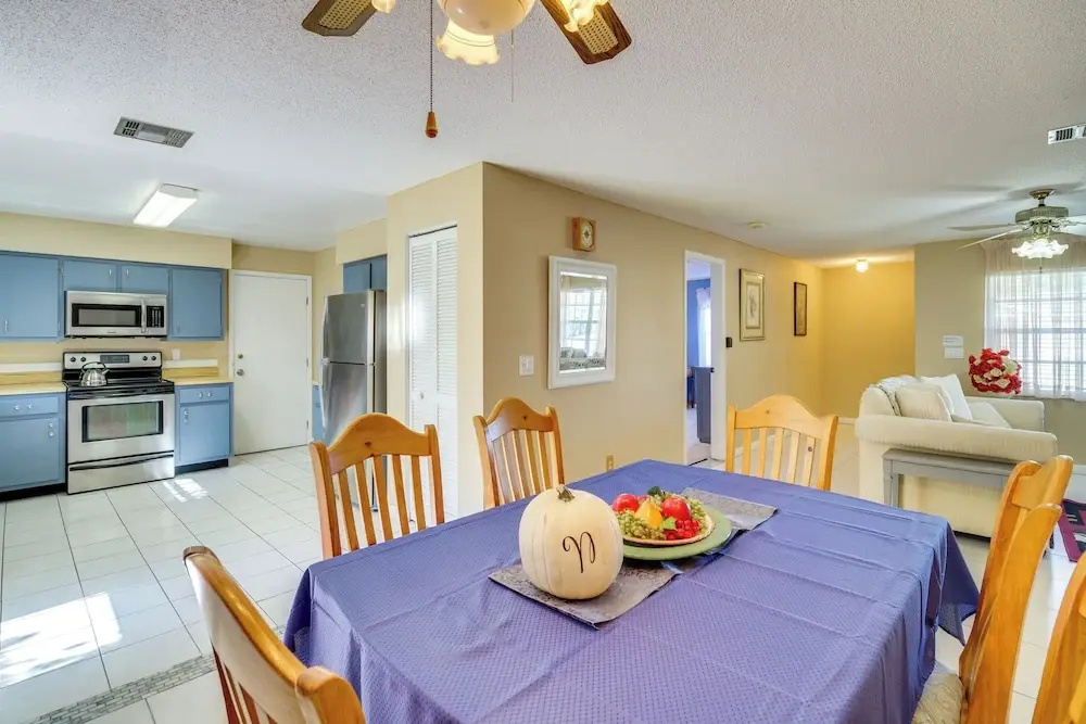 7 Mi to Satellite Beach: Melbourne Home w/ Yard