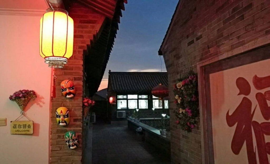 Beijing Badaling Great Wall Caos Courtyard guesthousel 1Private english tour guide 2Pick up&Drof off &landmark visiting serivice3Very near to Badaling Great Wall4Offer free beijing travel guide5Traditonal Chinese courtyard
