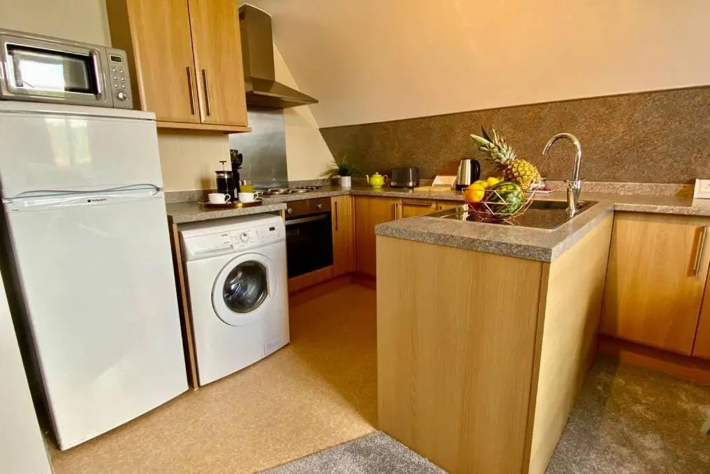 Stunning Apartment - 5 Minute Walk to the Best Beach! - Great Location - Parking - Netflix - Fast WiFi - Smart TV - Newly decorated - Close to Bournemouth & Poole Town Centre & Sandbanks