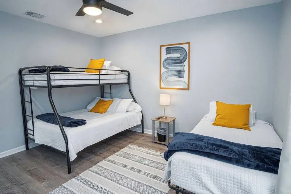 Adorable 4BR 2BA Close to Riverwalk and Downtown