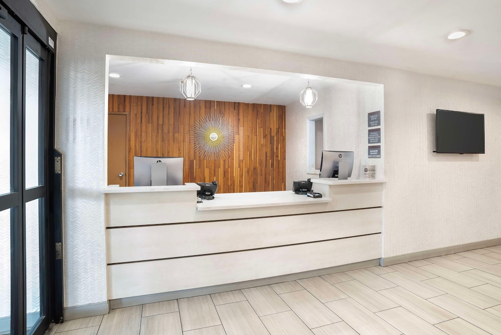 La Quinta Inn & Suites Montgomery Carmichael Road