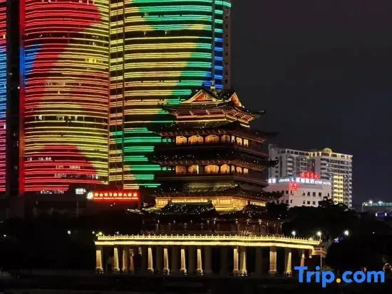 Riverside Yunqi Homestay (Chaoyang Square Subway Station Sanjie Liangxiang)