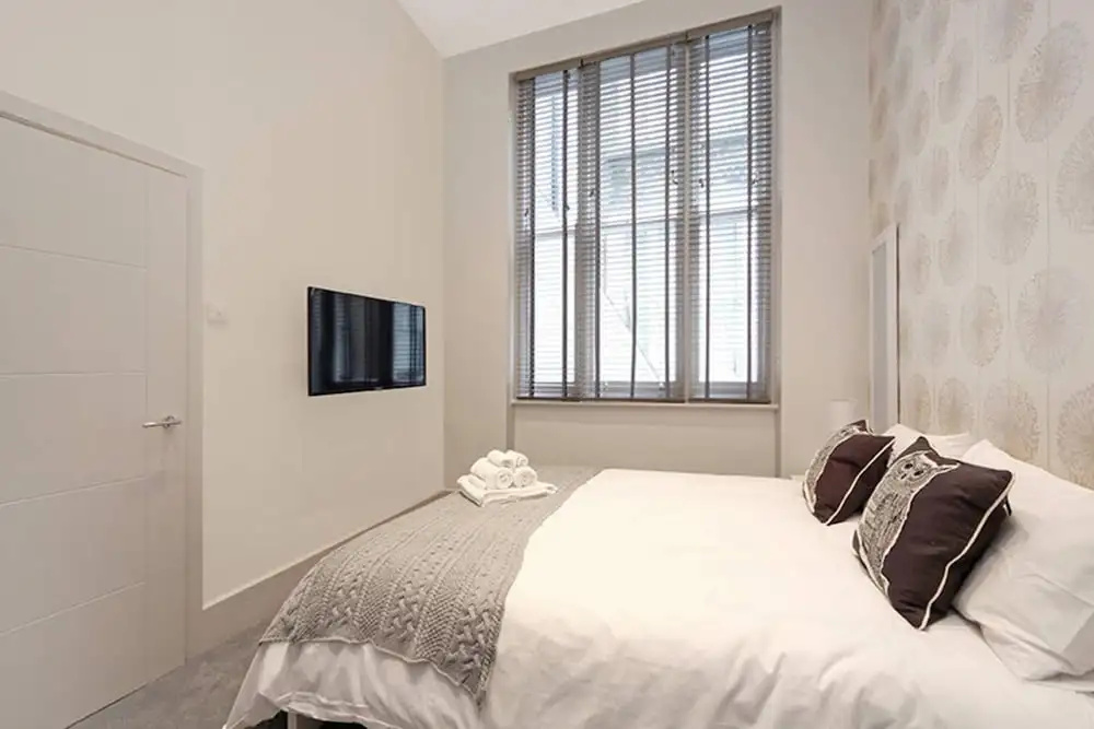 Modern 2 Bedroom Kensington Home