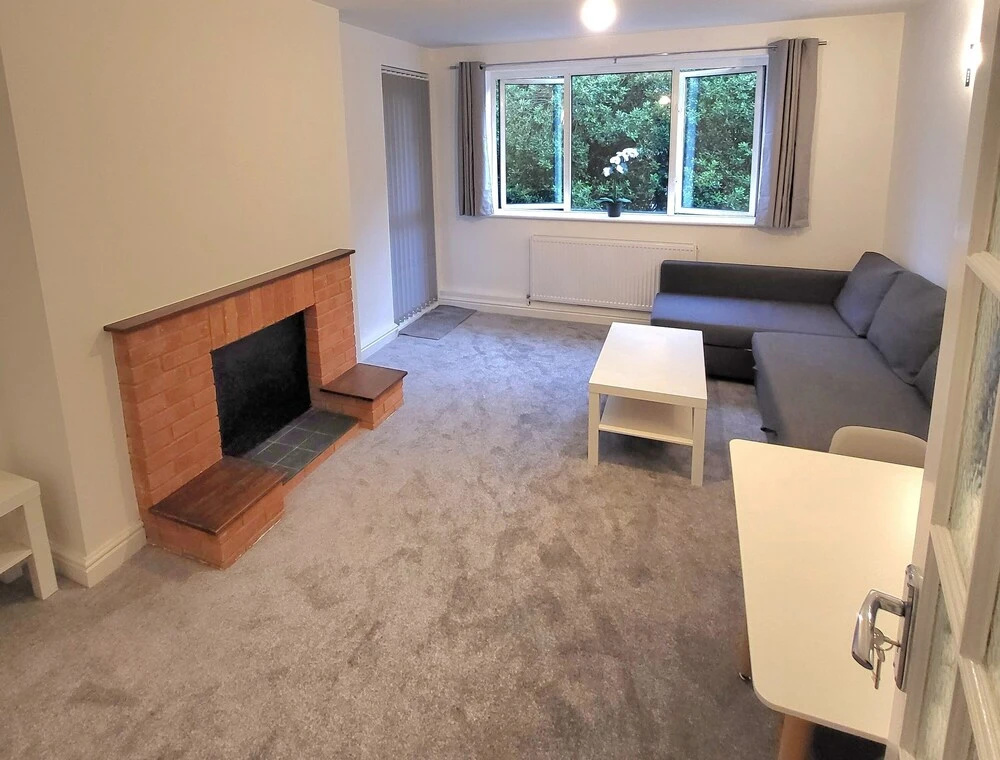 Impeccable 3-bed Apartment in London Fresh Decor!!