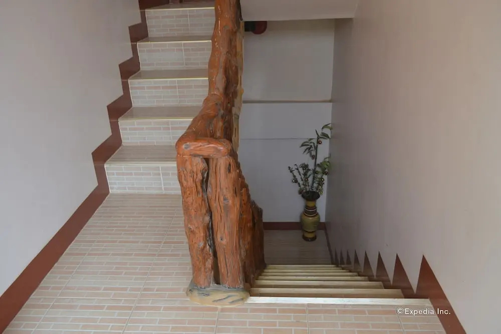 OYO 696 Jurias Garden Hotel