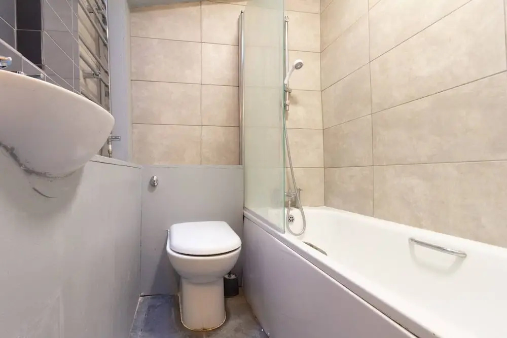Authentic London - Four Bedroom Victorian House