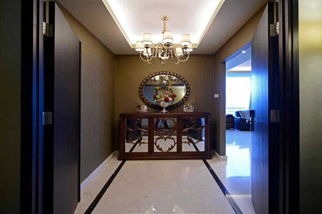 Aria Centra Surabaya