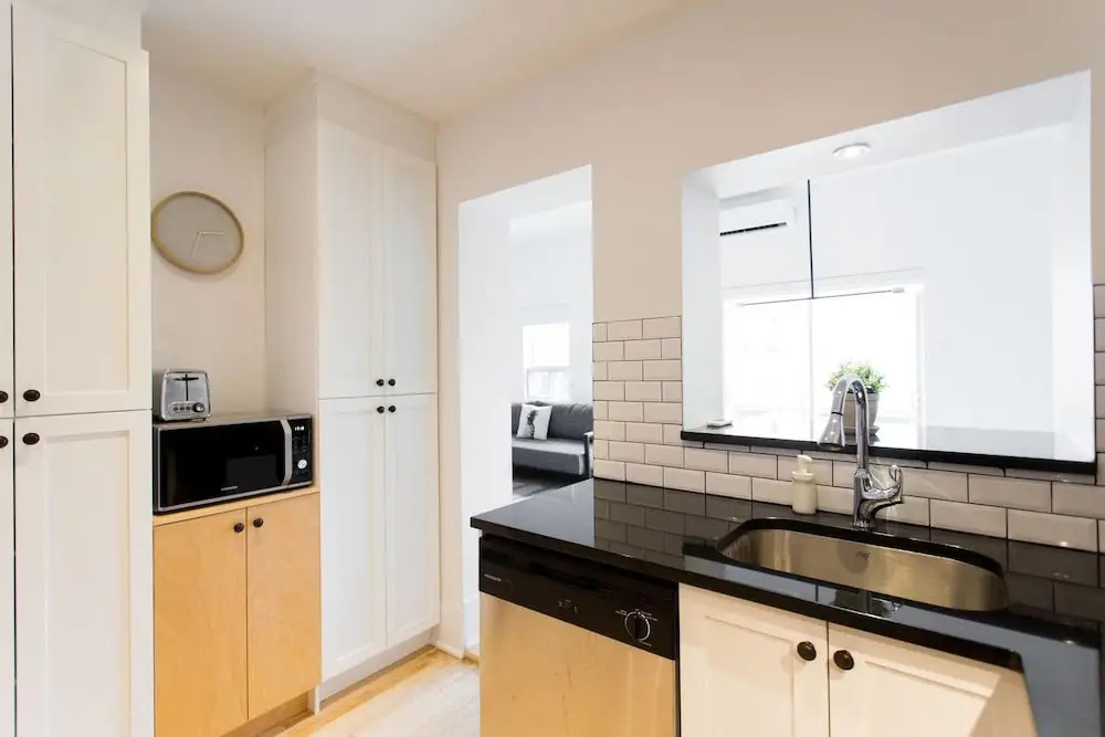 Stylish & Unique 3 Bdr Flat With Parking!