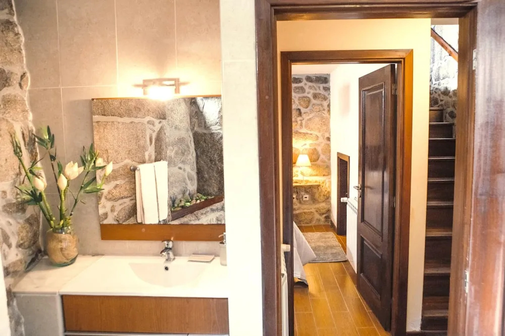 Comfortable house in Lindoso, stunning mountain view