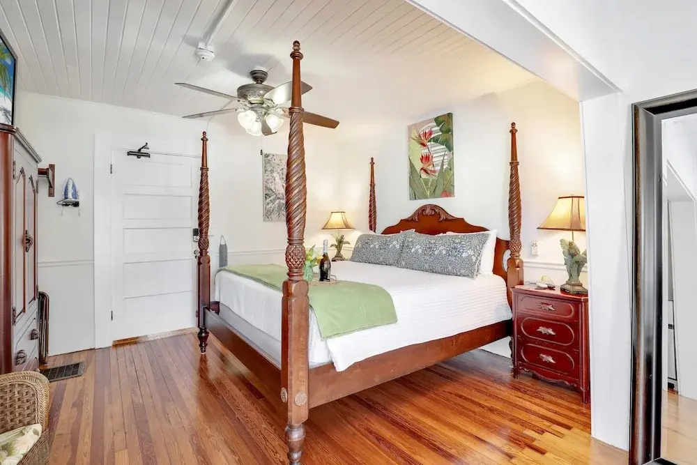 Hibiscus House Bed Breakfast Inn Parrot Room