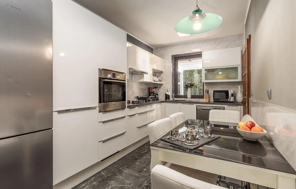 Stunning Home in Icici With Wifi and 4 Bedrooms